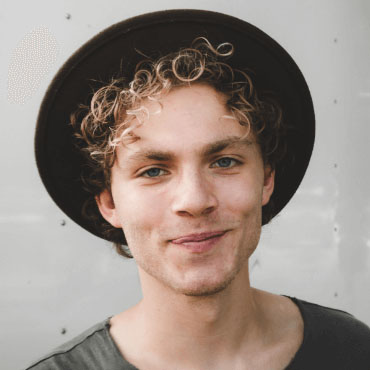 Porträt eines Talents mit Name und Berufsbezeichnung
          )}