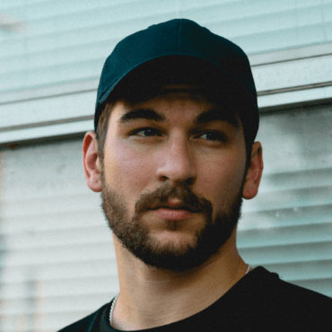 Porträt eines Talents mit Name und Berufsbezeichnung
          )}